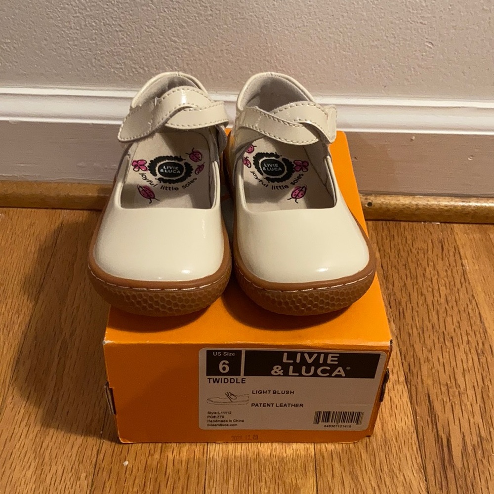 Livie & Luca patent leather Twiddle shoes